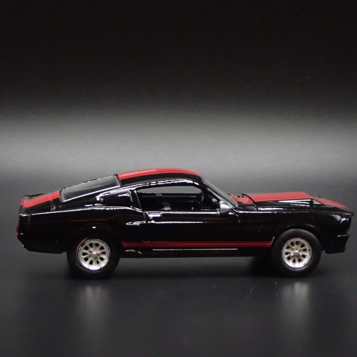 1967 67 FORD MUSTANG ELEANOR 1:64 SCALE COLLECTIBLE DIORAMA DIECAST MODEL CAR