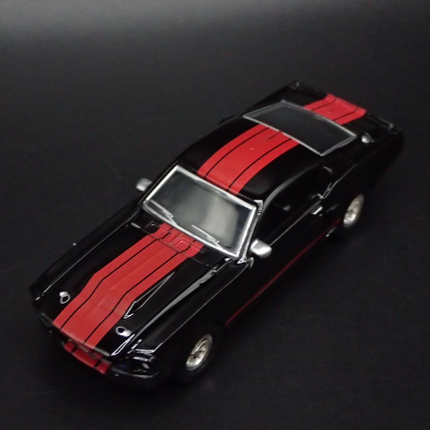 1967 67 FORD MUSTANG ELEANOR 1:64 SCALE COLLECTIBLE DIORAMA DIECAST MODEL CAR