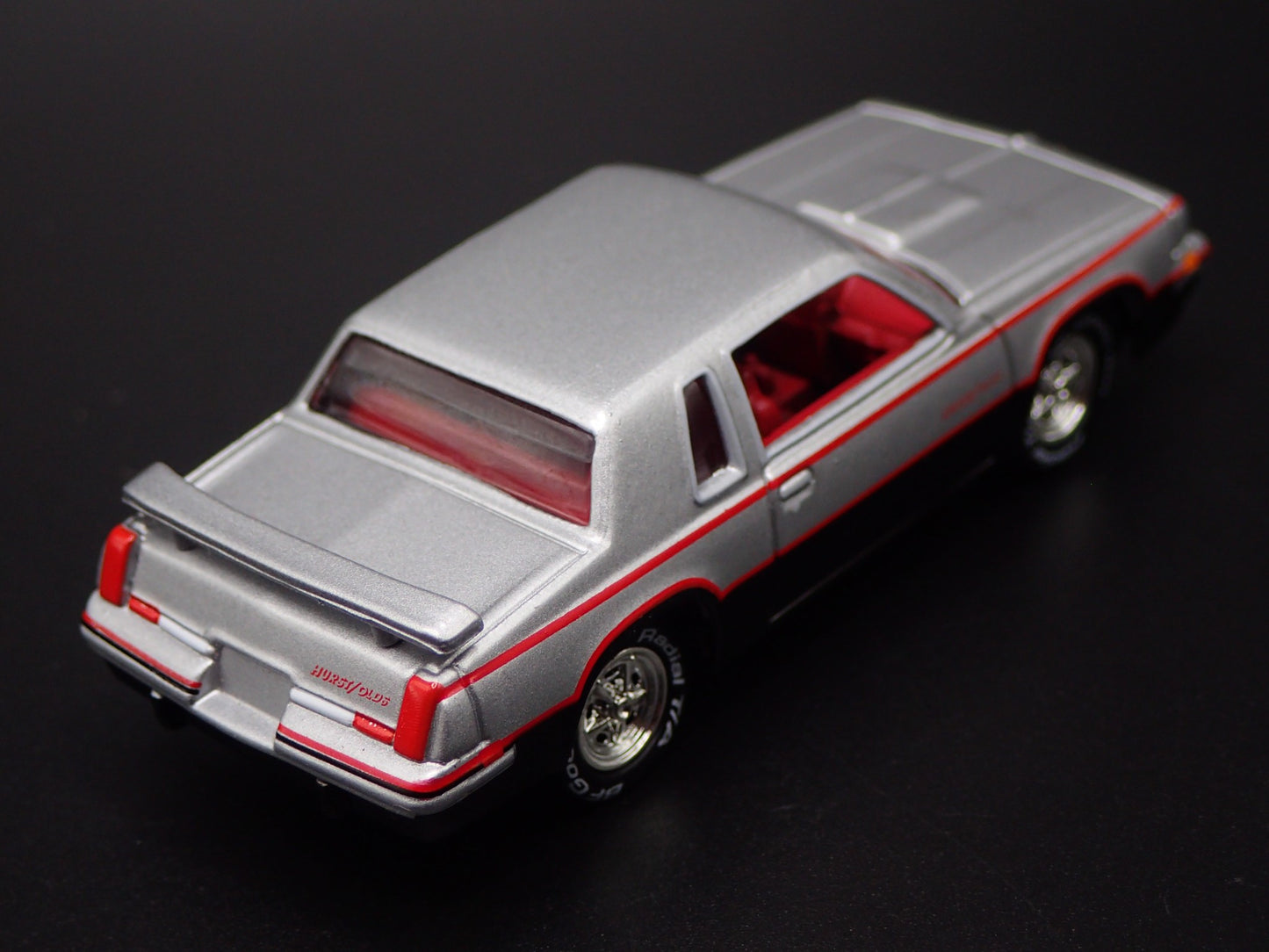 1984 84 OLDS OLDSMOBILE CUTLASS 442 HURST 1:64 SCALE DIORAMA DIECAST MODEL CAR