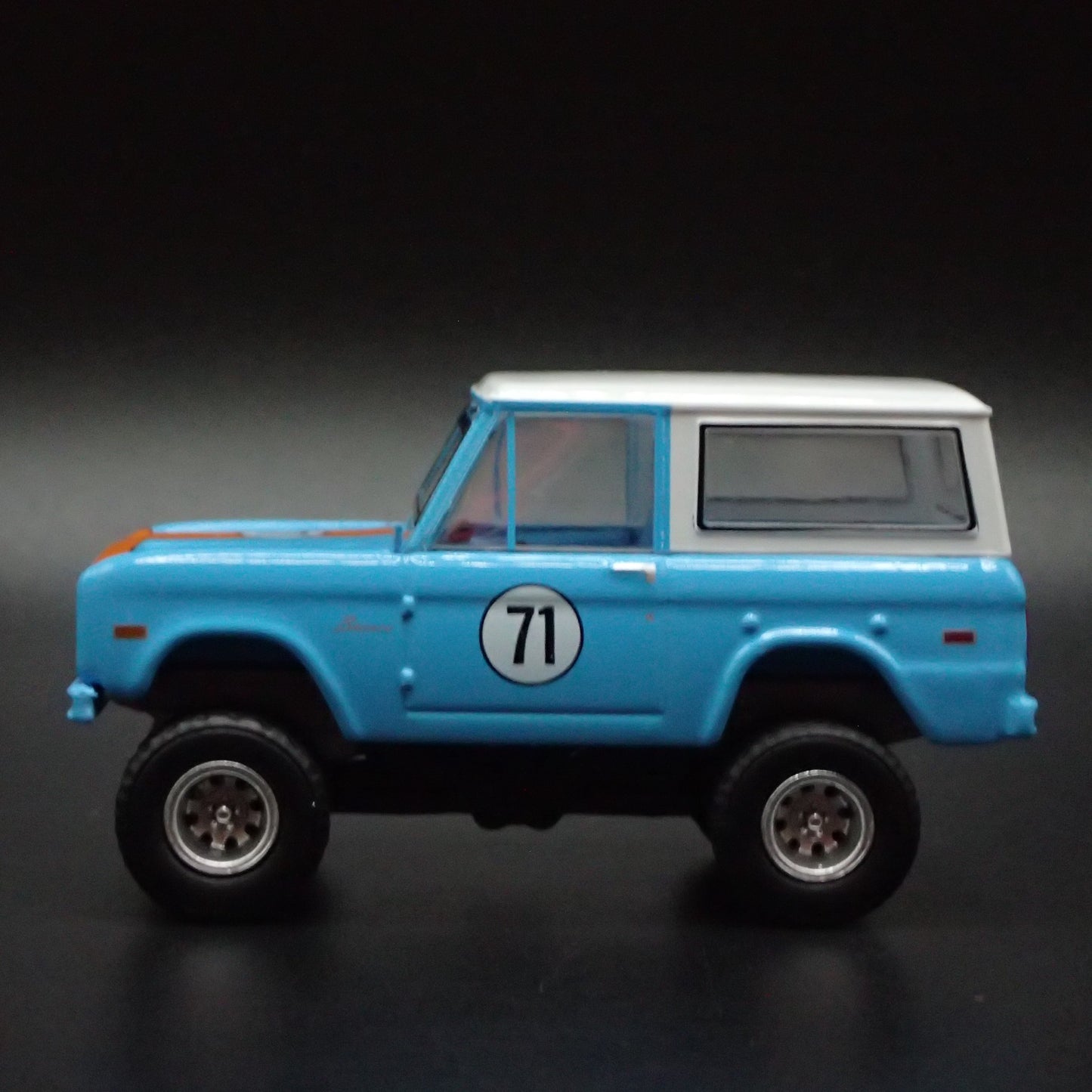 1971 71 FORD BRONCO 4X4 OFFROAD 1:64 SCALE COLLECTIBLE DIORAMA DIECAST MODEL CAR