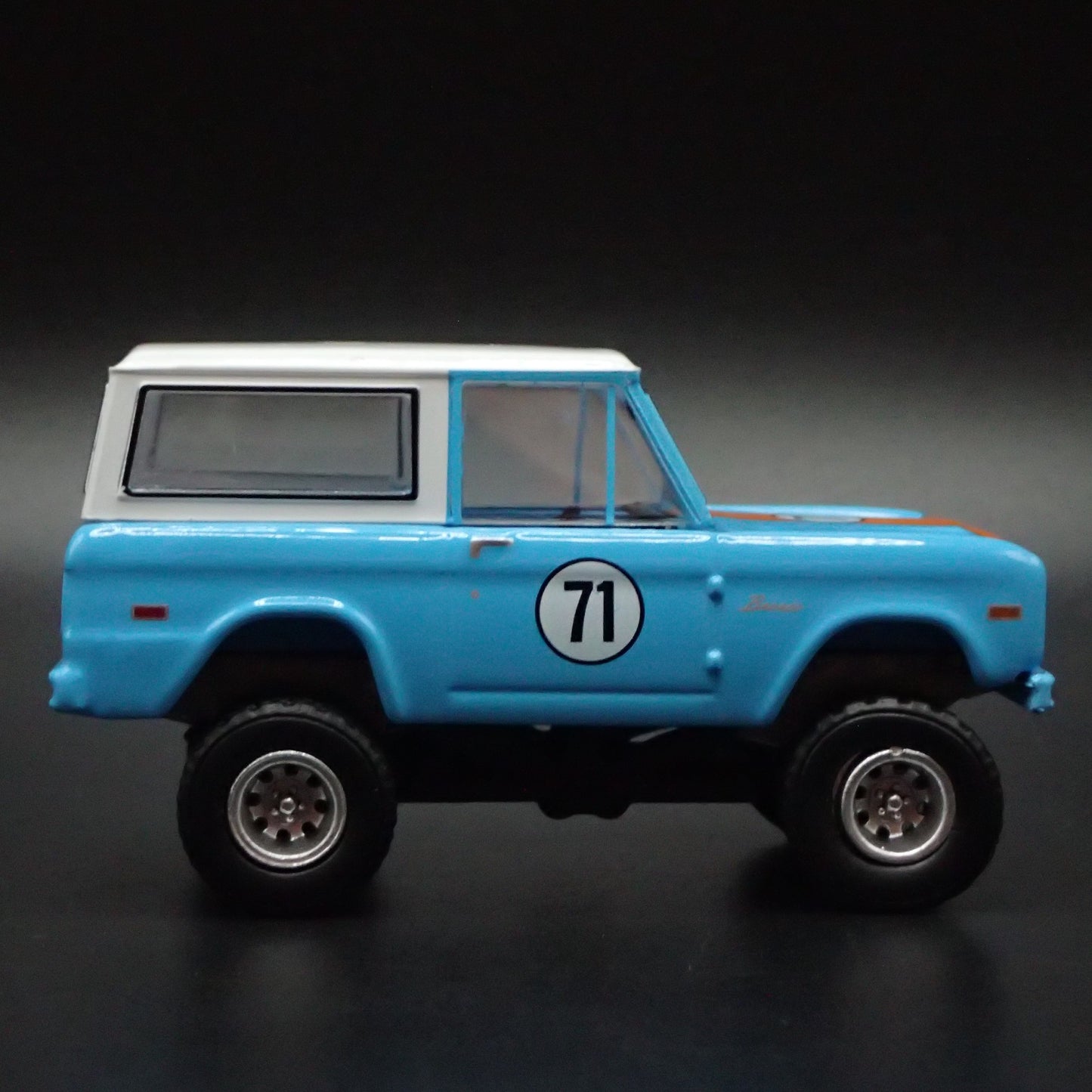 1971 71 FORD BRONCO 4X4 OFFROAD 1:64 SCALE COLLECTIBLE DIORAMA DIECAST MODEL CAR