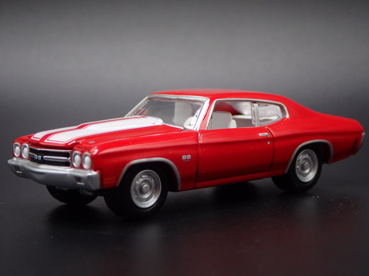 1970 70 CHEVY CHEVROLET CHEVELLE SS RED 1:64 SCALE DIORAMA DIECAST MODEL CAR