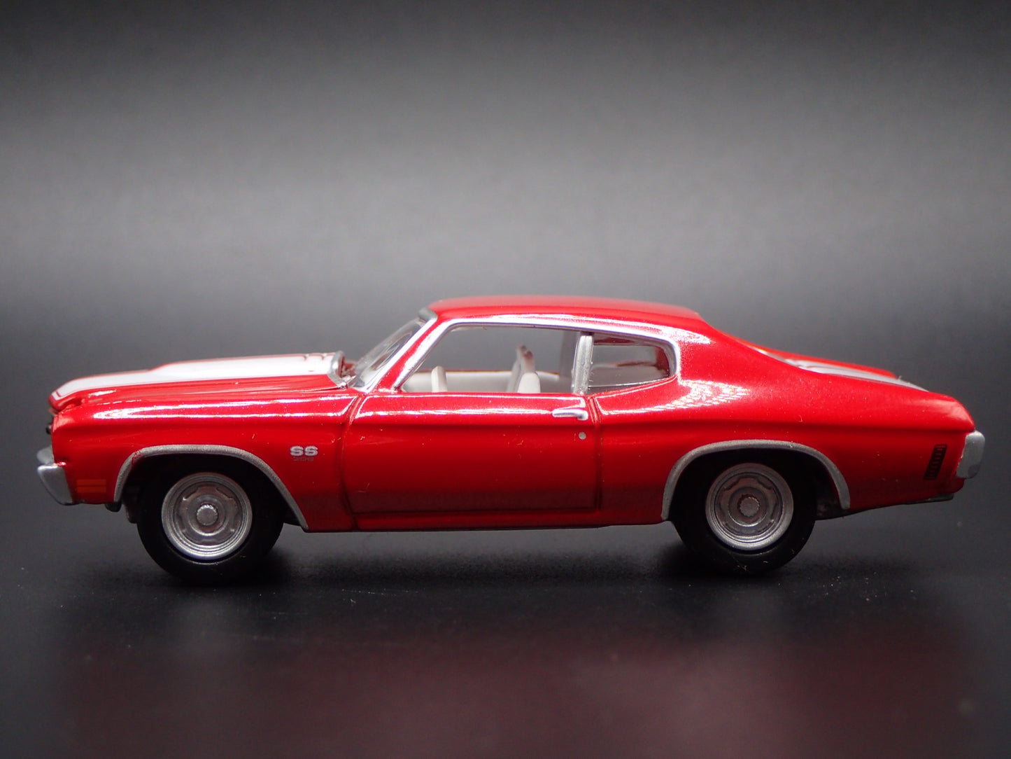 1970 70 CHEVY CHEVROLET CHEVELLE SS RED 1:64 SCALE DIORAMA DIECAST MODEL CAR