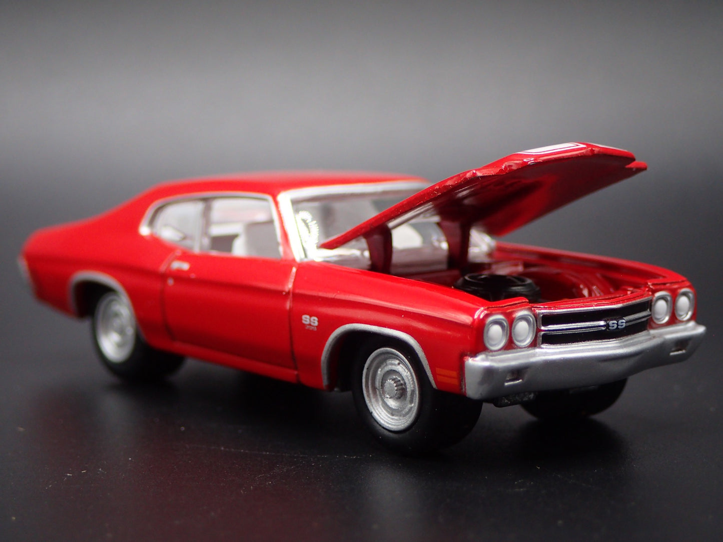 1970 70 CHEVY CHEVROLET CHEVELLE SS RED 1:64 SCALE DIORAMA DIECAST MODEL CAR