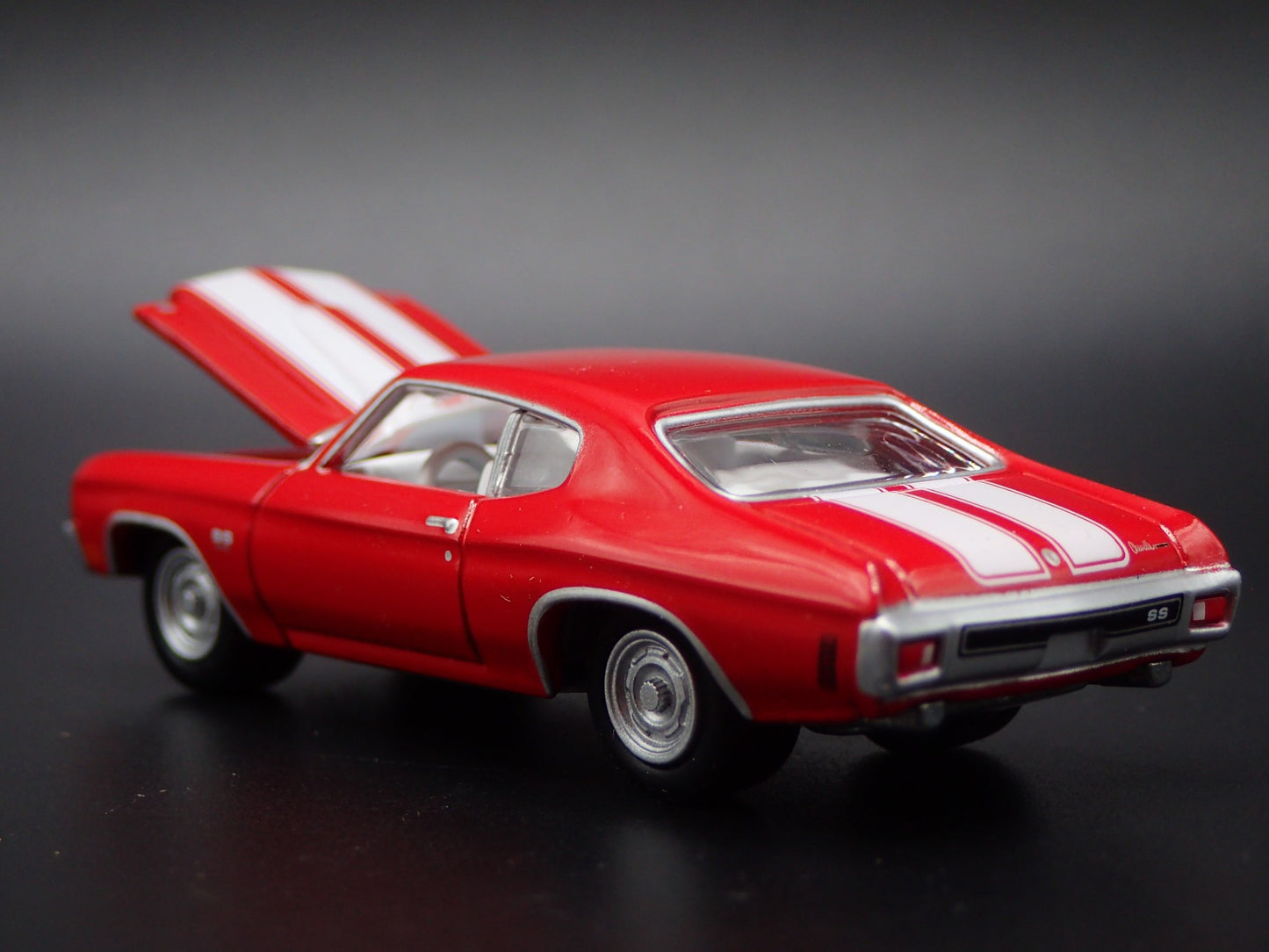 1970 70 CHEVY CHEVROLET CHEVELLE SS RED 1:64 SCALE DIORAMA DIECAST MODEL CAR