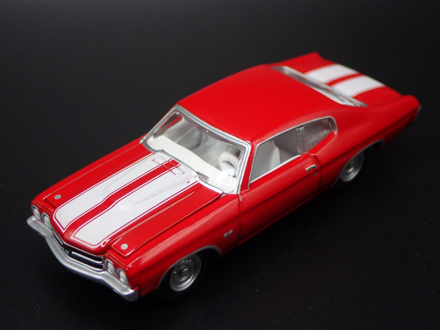 1970 70 CHEVY CHEVROLET CHEVELLE SS RED 1:64 SCALE DIORAMA DIECAST MODEL CAR