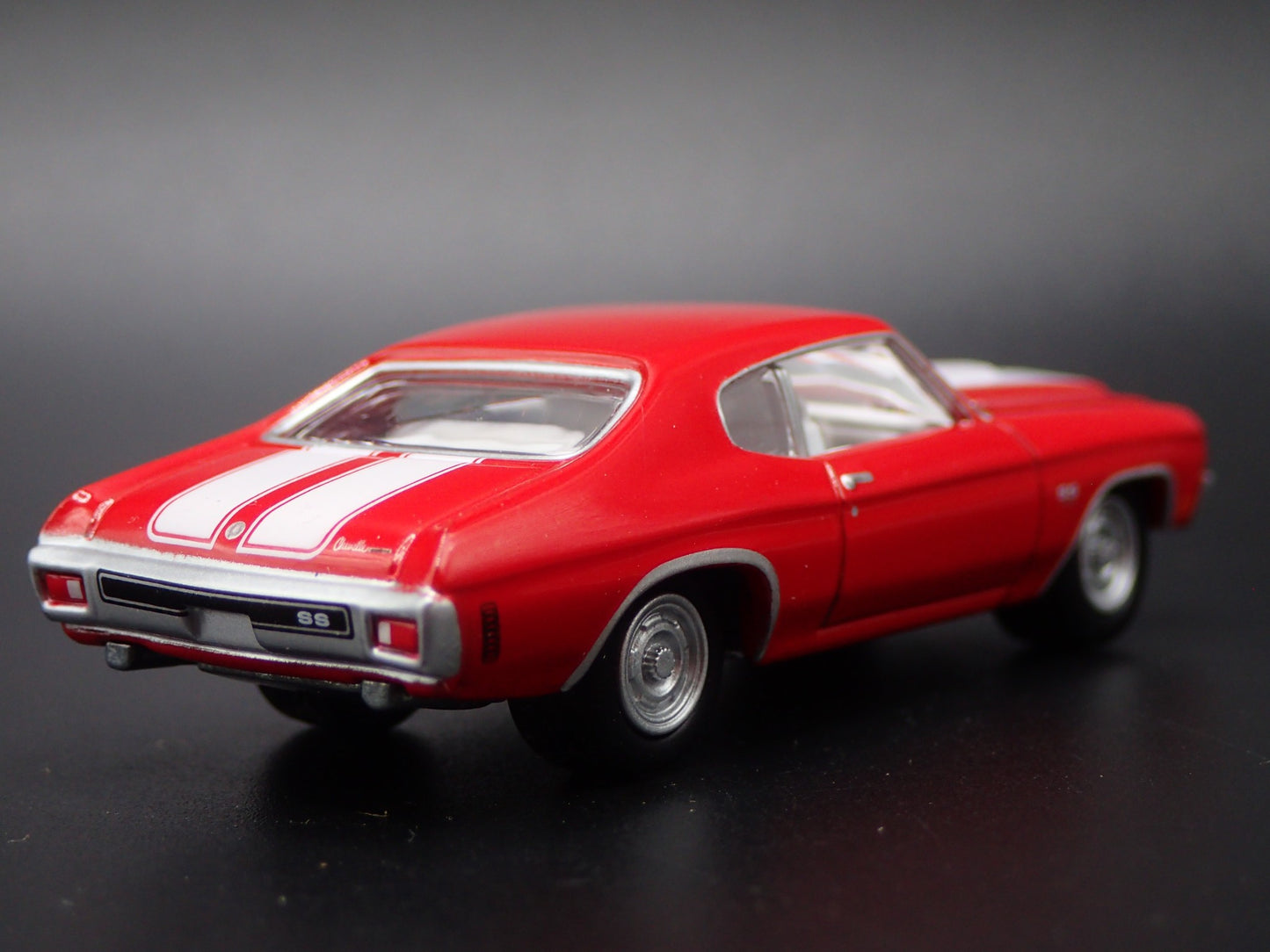1970 70 CHEVY CHEVROLET CHEVELLE SS RED 1:64 SCALE DIORAMA DIECAST MODEL CAR