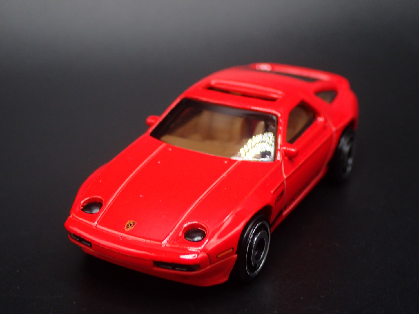 1977-1995 PORSCHE 928S RED 1:64 SCALE COLLECTIBLE DIORAMA DIECAST MODEL CAR