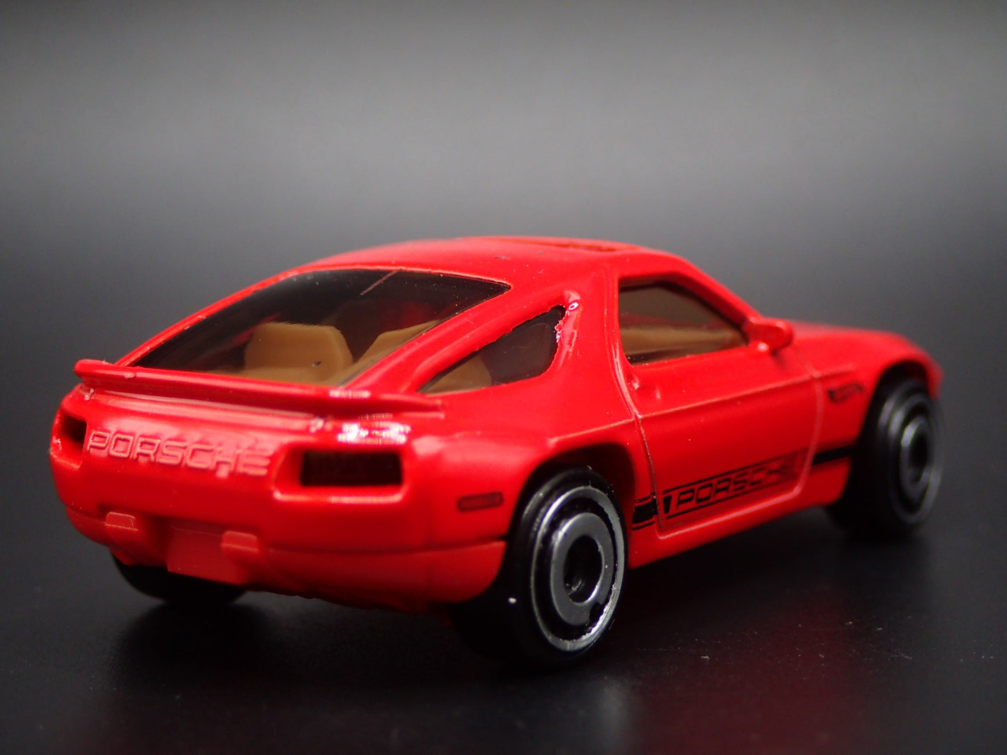 1977-1995 PORSCHE 928S RED 1:64 SCALE COLLECTIBLE DIORAMA DIECAST MODEL CAR