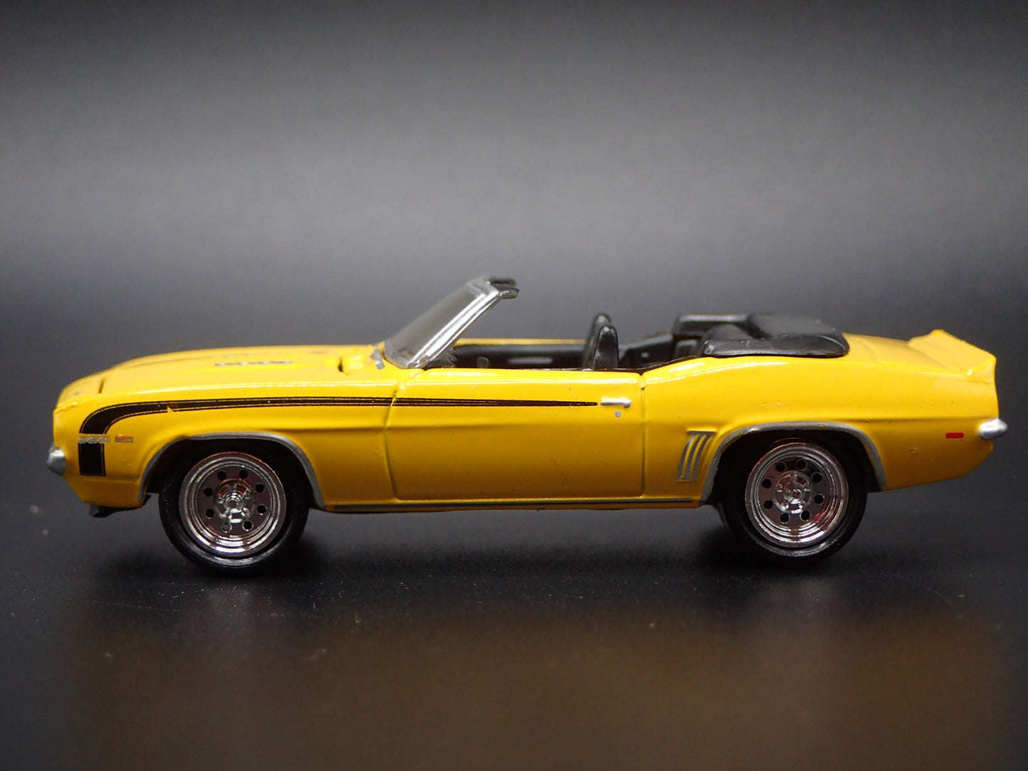 1969 69 CHEVY CHEVROLET CAMARO RS/SS CONVERTIBLE 1/64 SCALE DIECAST MODEL CAR