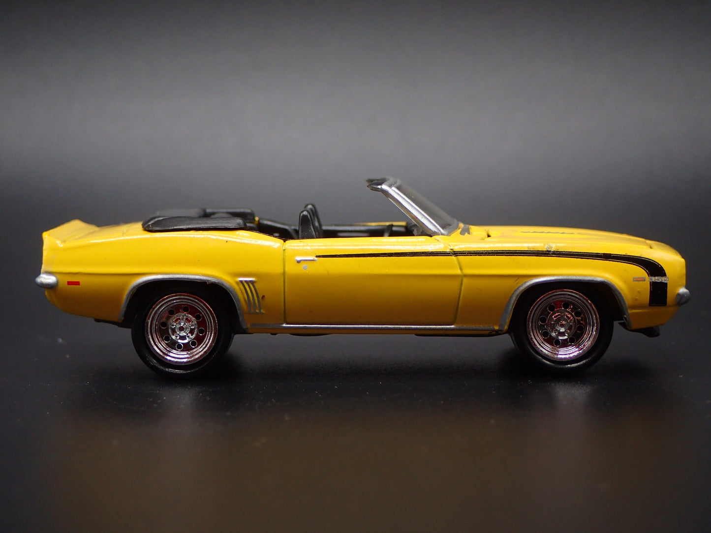 1969 69 CHEVY CHEVROLET CAMARO RS/SS CONVERTIBLE 1/64 SCALE DIECAST MODEL CAR