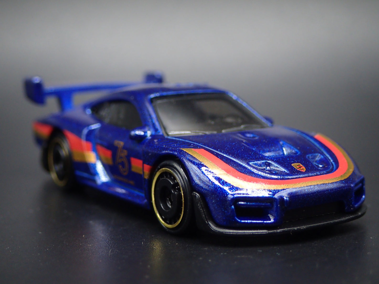 1976-1981 PORSCHE 935 RACING 1:64 SCALE COLLECTIBLE DIORAMA DIECAST MODEL CAR