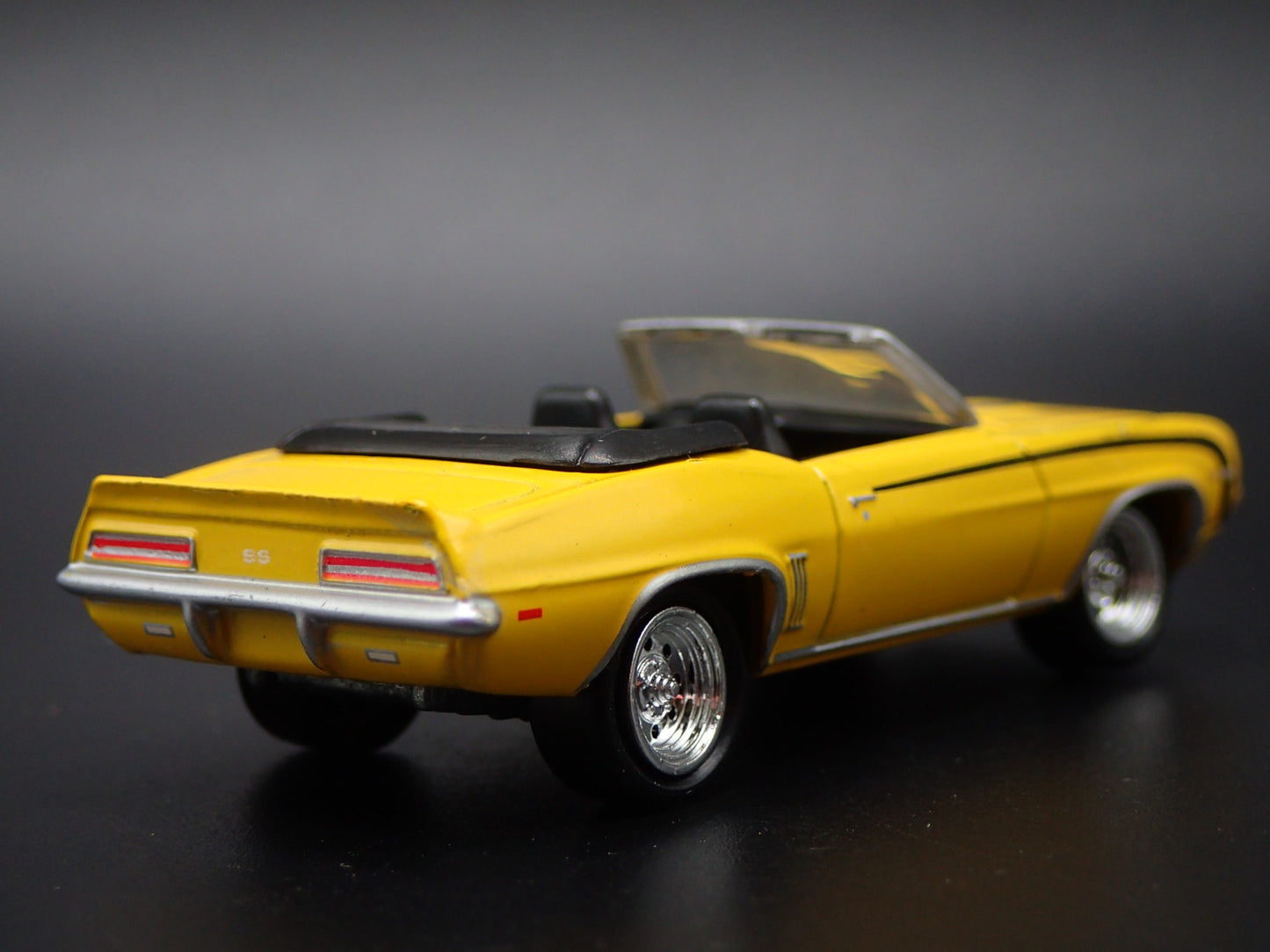 1969 69 CHEVY CHEVROLET CAMARO RS/SS CONVERTIBLE 1/64 SCALE DIECAST MODEL CAR