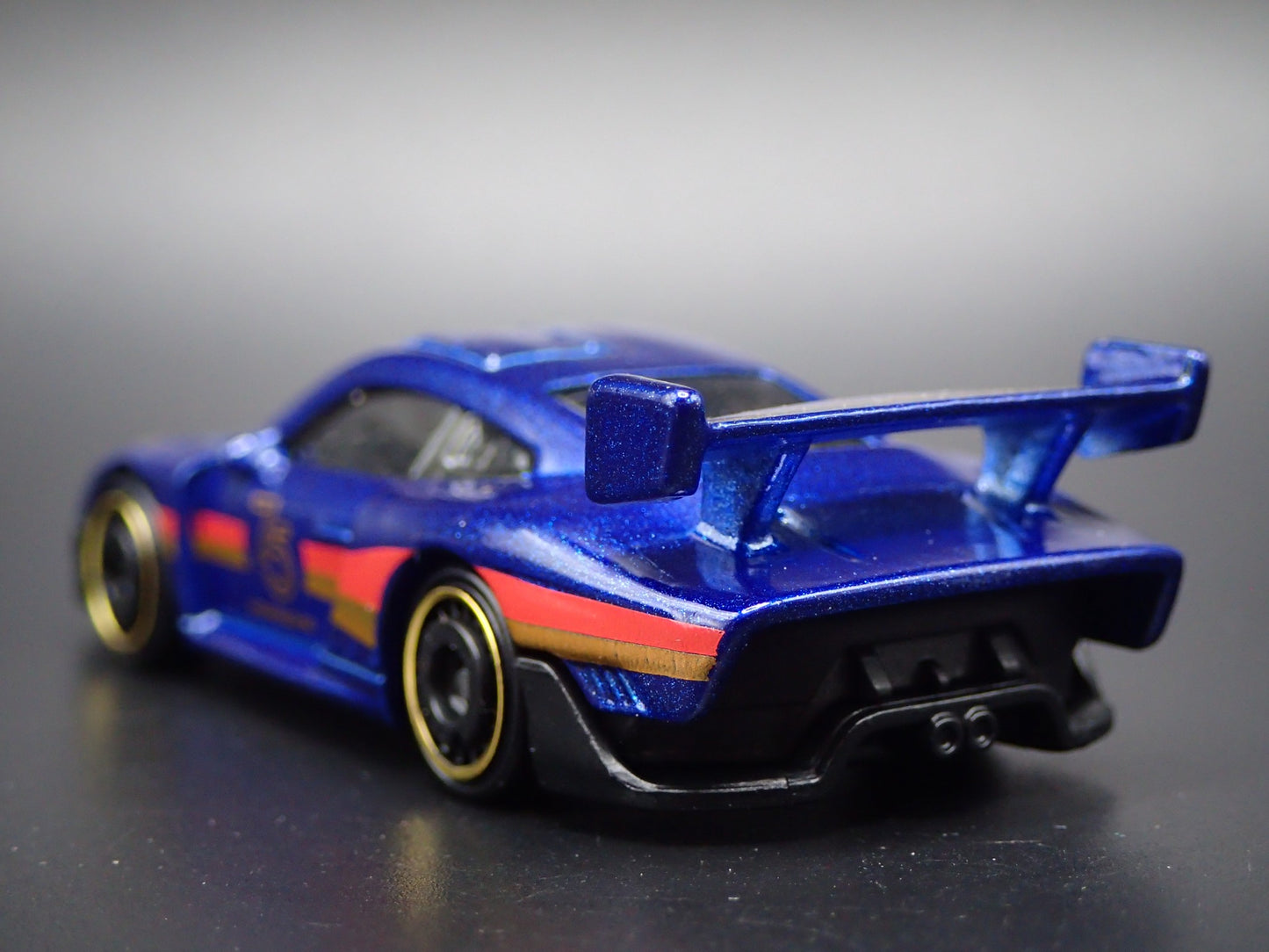 1976-1981 PORSCHE 935 RACING 1:64 SCALE COLLECTIBLE DIORAMA DIECAST MODEL CAR