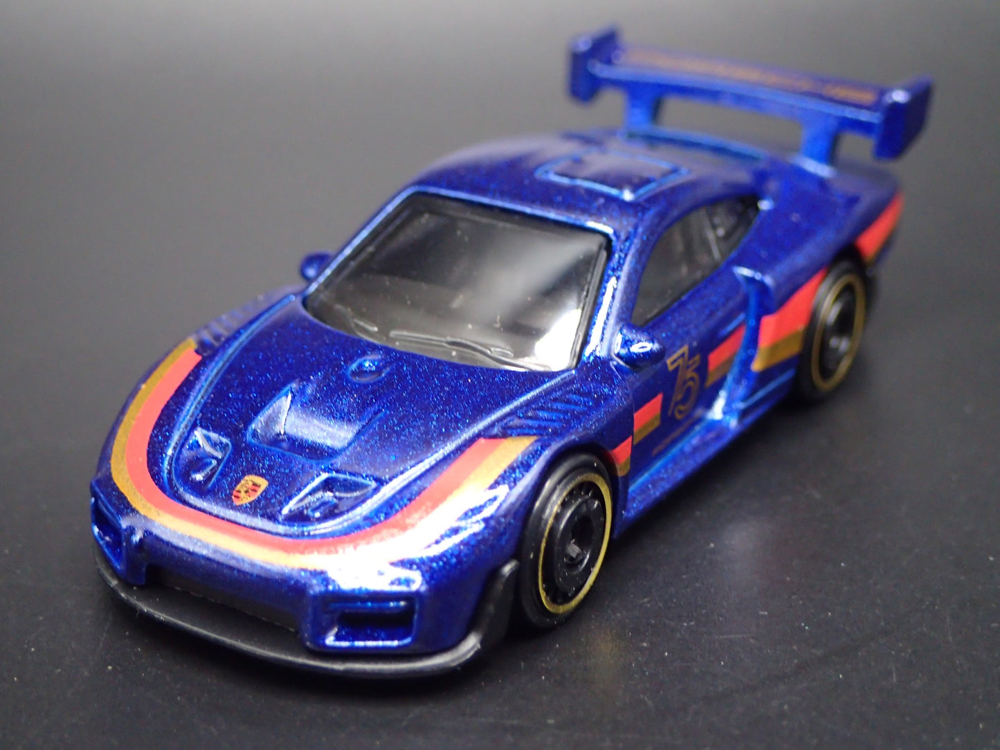 1976-1981 PORSCHE 935 RACING 1:64 SCALE COLLECTIBLE DIORAMA DIECAST MODEL CAR