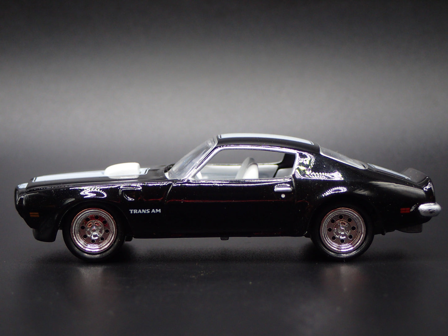 1972 72 PONTIAC FIREBIRD TA TRANS AM BLACK 1:64 SCALE DIORAMA DIECAST MODEL CAR