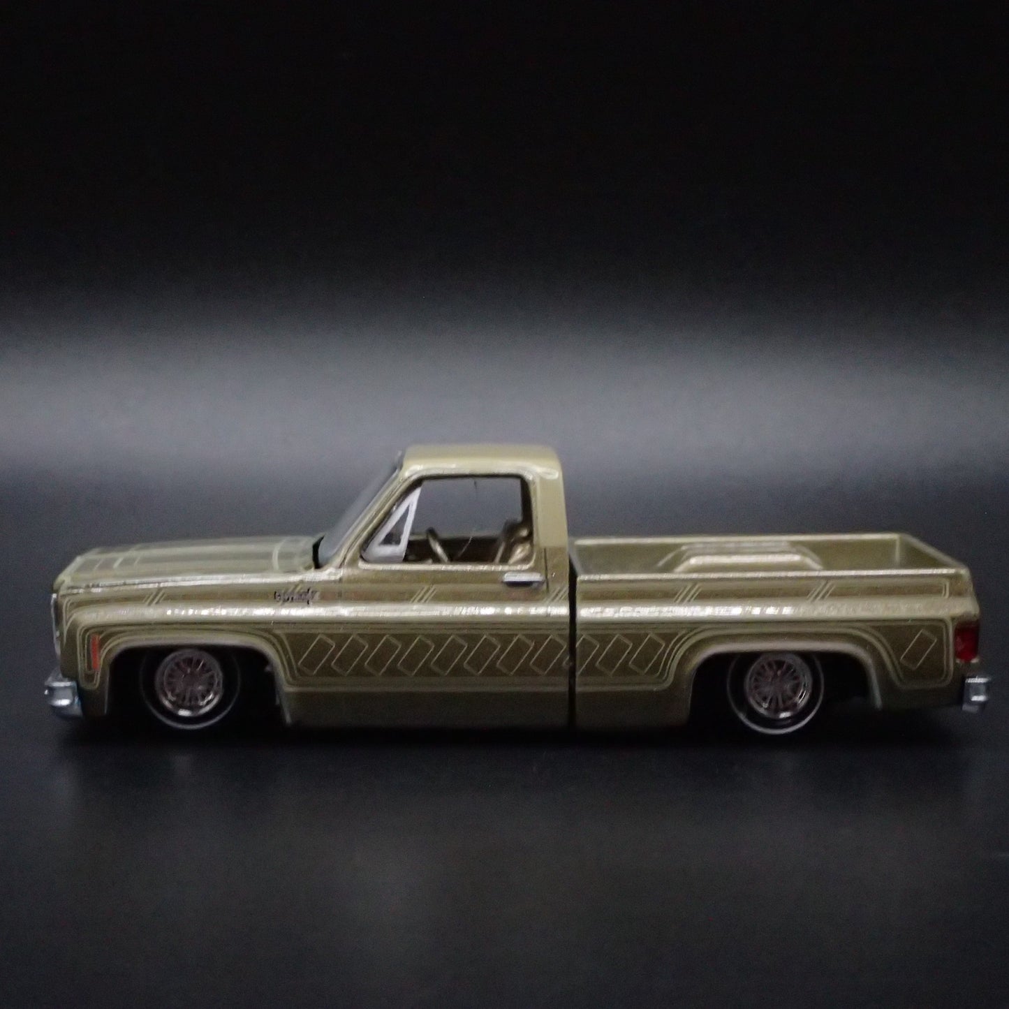1973 73 CHEVY CHEVROLET 10 SQUARE BODY PICKUP TRUCK 1/64 SCALE DIECAST MODEL CAR