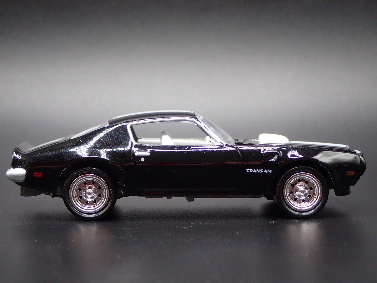 1972 72 PONTIAC FIREBIRD TA TRANS AM BLACK 1:64 SCALE DIORAMA DIECAST MODEL CAR