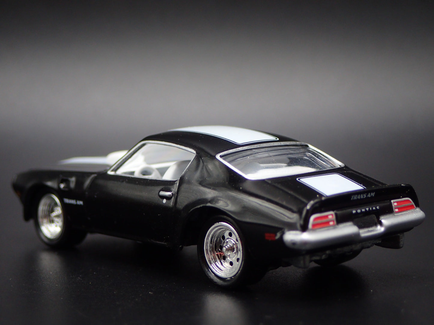 1972 72 PONTIAC FIREBIRD TA TRANS AM BLACK 1:64 SCALE DIORAMA DIECAST MODEL CAR