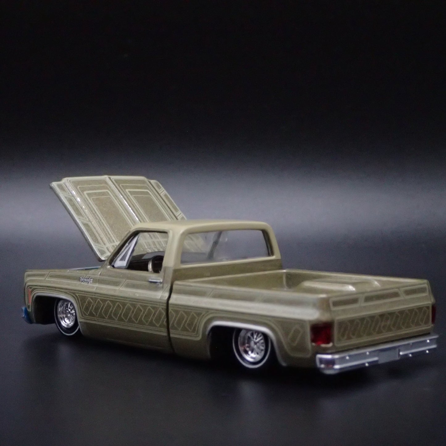 1973 73 CHEVY CHEVROLET 10 SQUARE BODY PICKUP TRUCK 1/64 SCALE DIECAST MODEL CAR