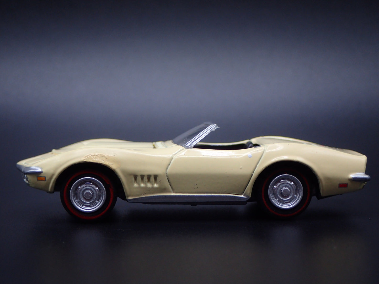 1969 69 CHEVY CHEVROLET CORVETTE CONVERTIBLE CREAM 1:64 SCALE DIECAST MODEL CAR