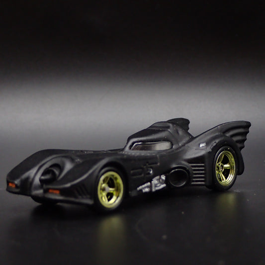 1989 89 BATMAN BATMOBILE MICHAEL KEATON 1/64 SCALE COLLECTIBLE DIECAST MODEL CAR
