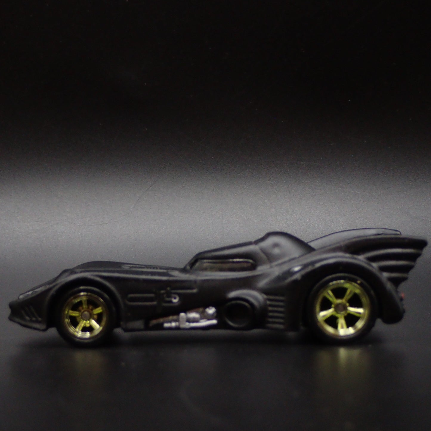 1989 89 BATMAN BATMOBILE MICHAEL KEATON 1/64 SCALE COLLECTIBLE DIECAST MODEL CAR