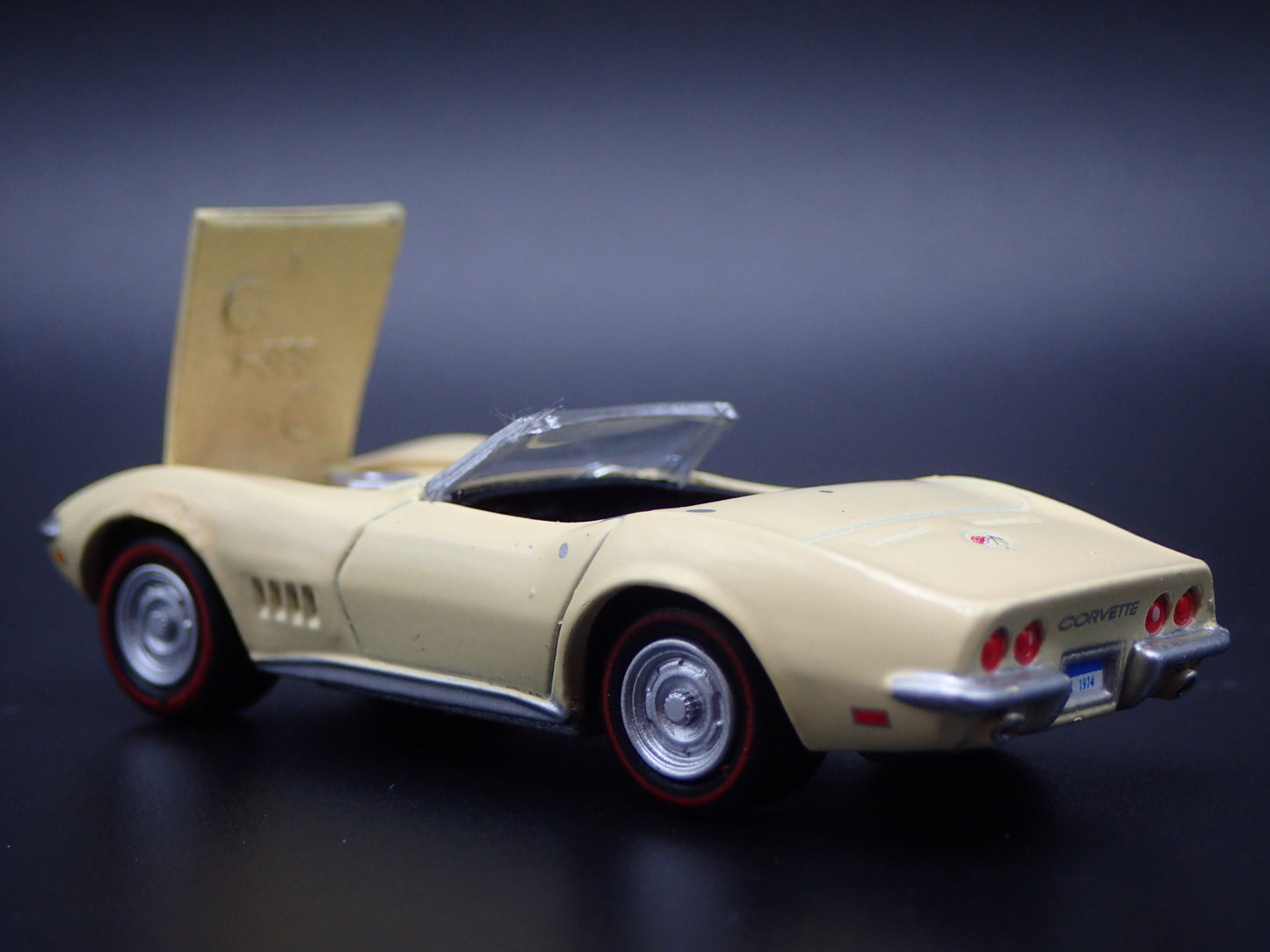 1969 69 CHEVY CHEVROLET CORVETTE CONVERTIBLE CREAM 1:64 SCALE DIECAST MODEL CAR