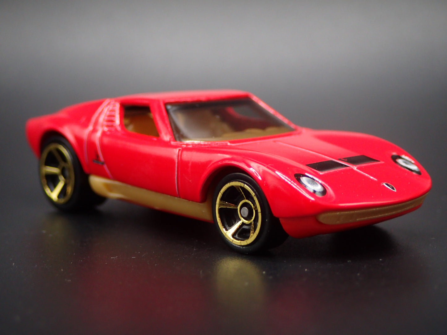 1976-1973 LAMBORGHINI MIURA SV 1:64 SCALE COLLECTIBLE DIORAMA DIECAST MODEL CAR