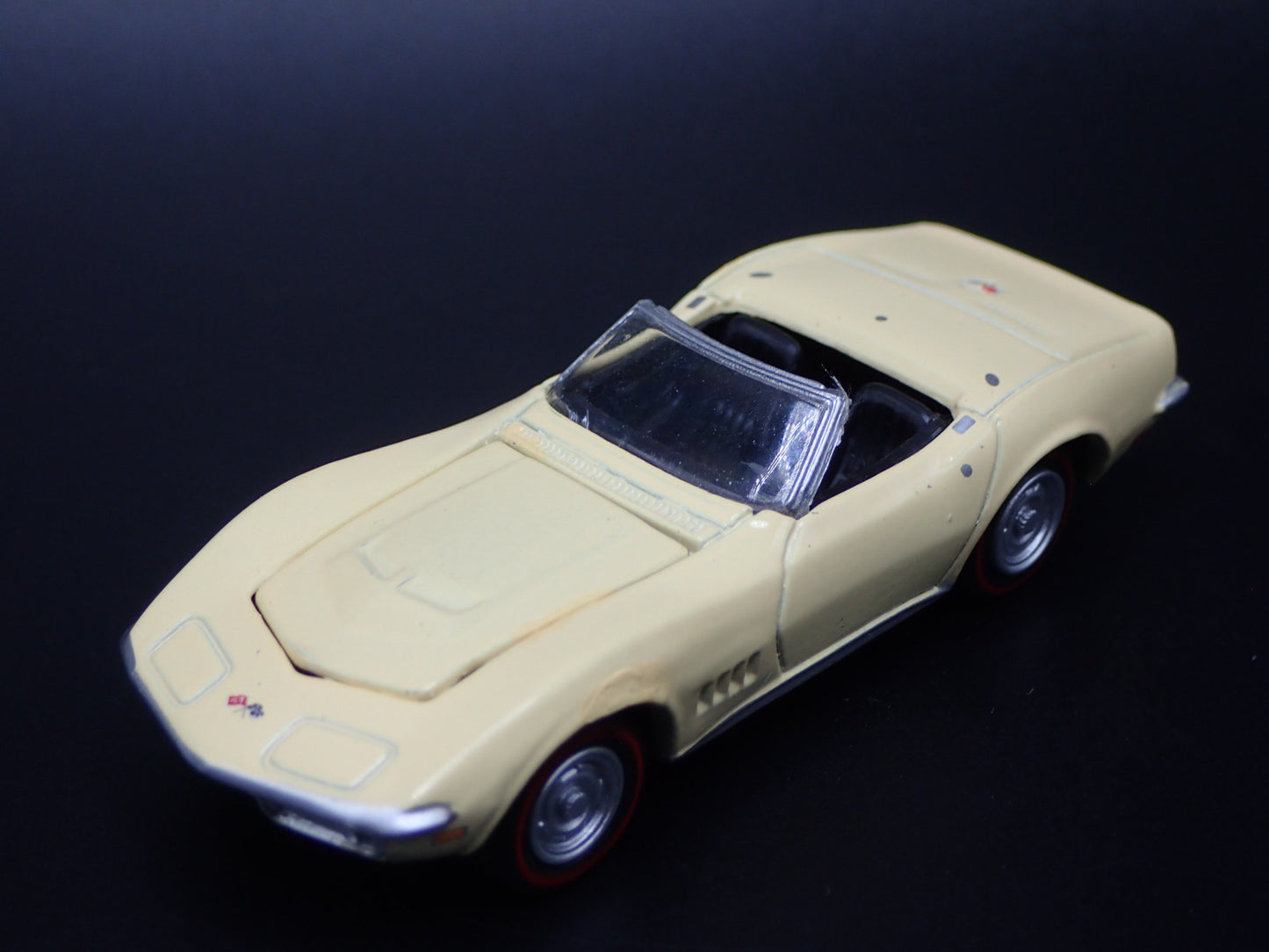 1969 69 CHEVY CHEVROLET CORVETTE CONVERTIBLE CREAM 1:64 SCALE DIECAST MODEL CAR