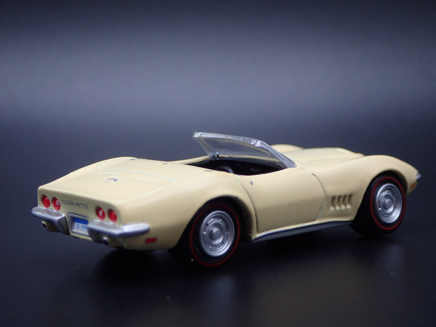 1969 69 CHEVY CHEVROLET CORVETTE CONVERTIBLE CREAM 1:64 SCALE DIECAST MODEL CAR
