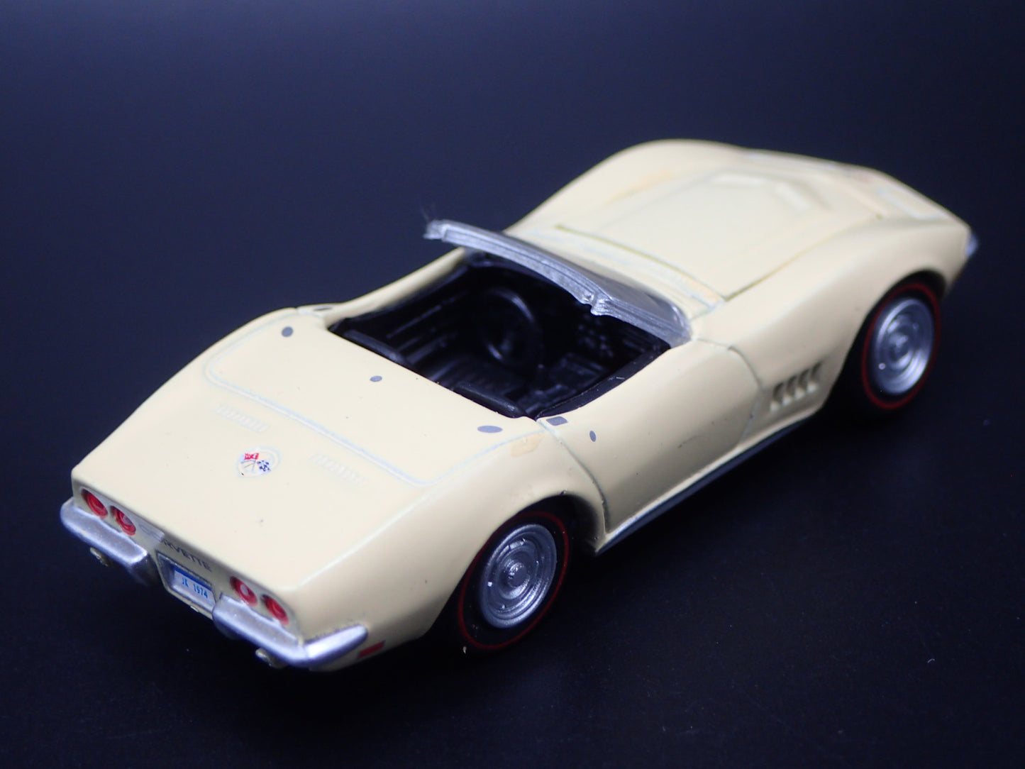 1969 69 CHEVY CHEVROLET CORVETTE CONVERTIBLE CREAM 1:64 SCALE DIECAST MODEL CAR