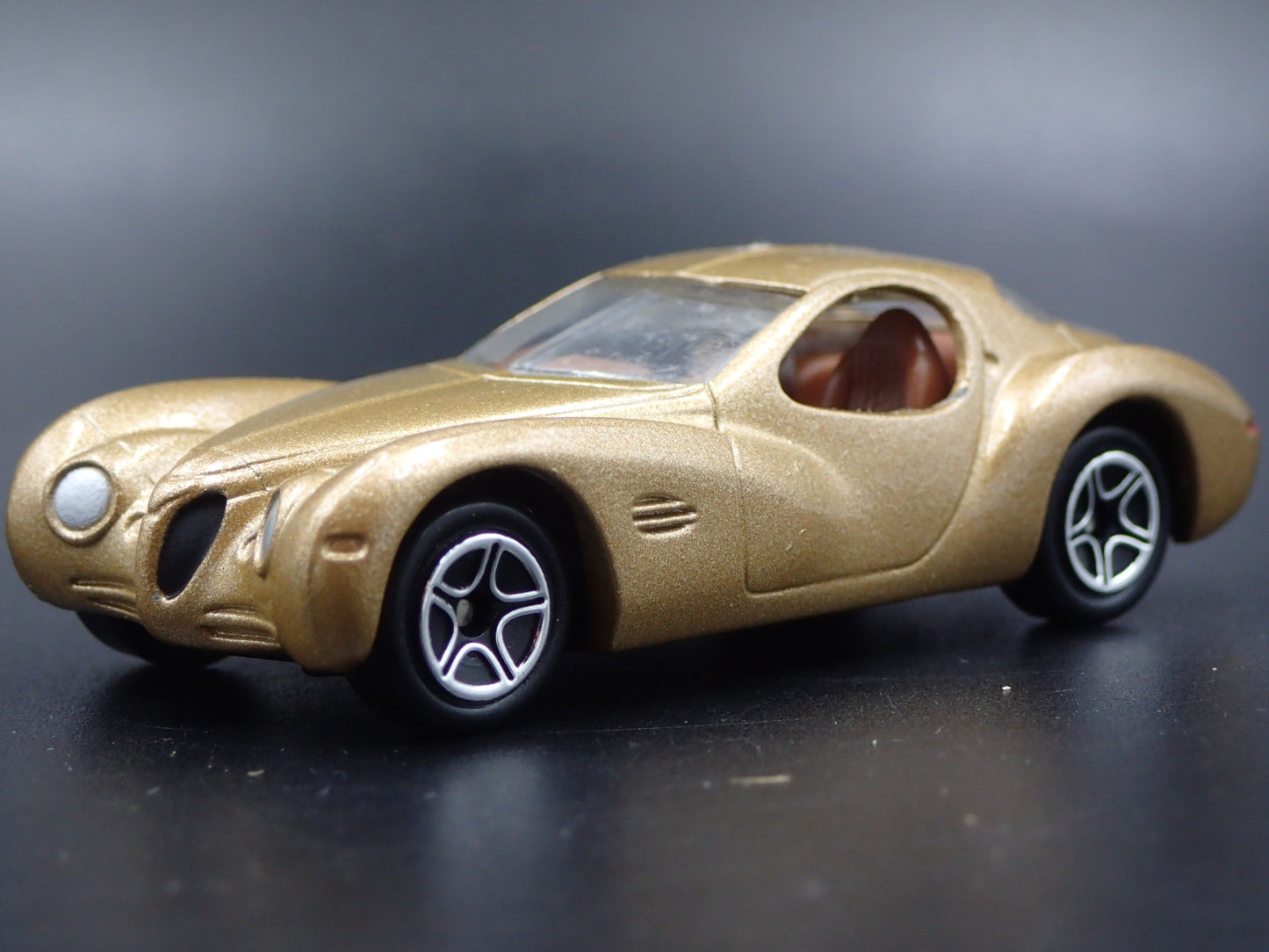 1995 95 CHRYSLER ATLANTIC CONCEPT GOLD 1/64 SCALE COLLECTIBLE DIECAST MODEL CAR
