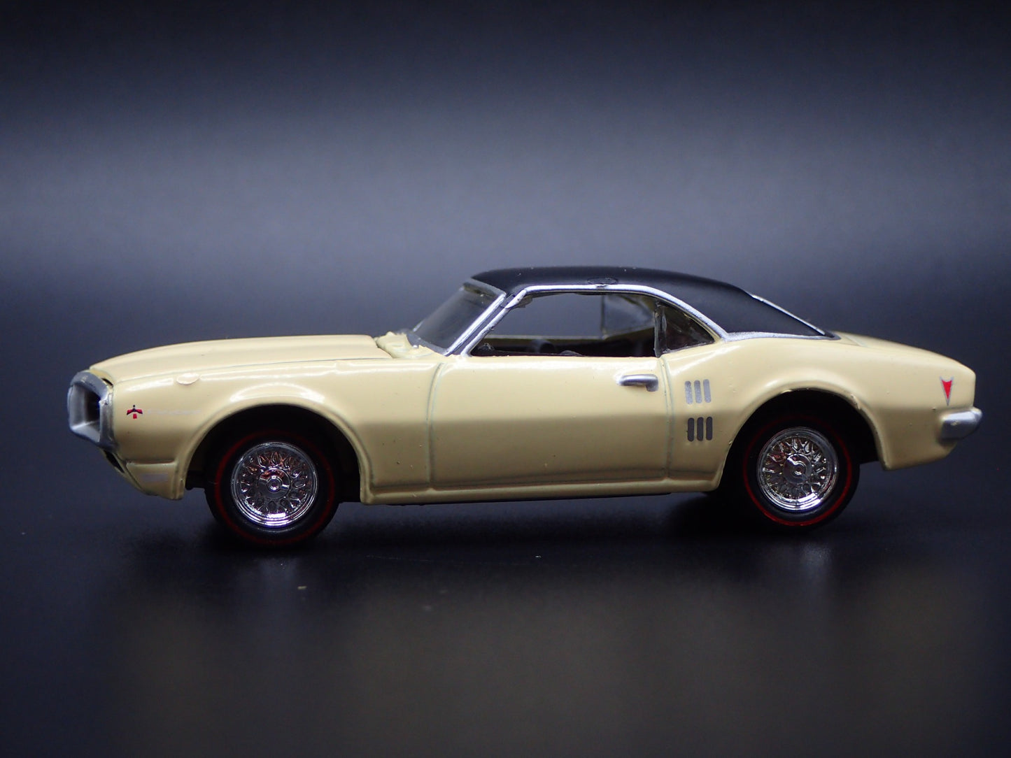 1968 68 PONTIAC FIREBIRD CREAM 1/64 SCALE COLLECTIBLE DIORAMA DIECAST MODEL CAR