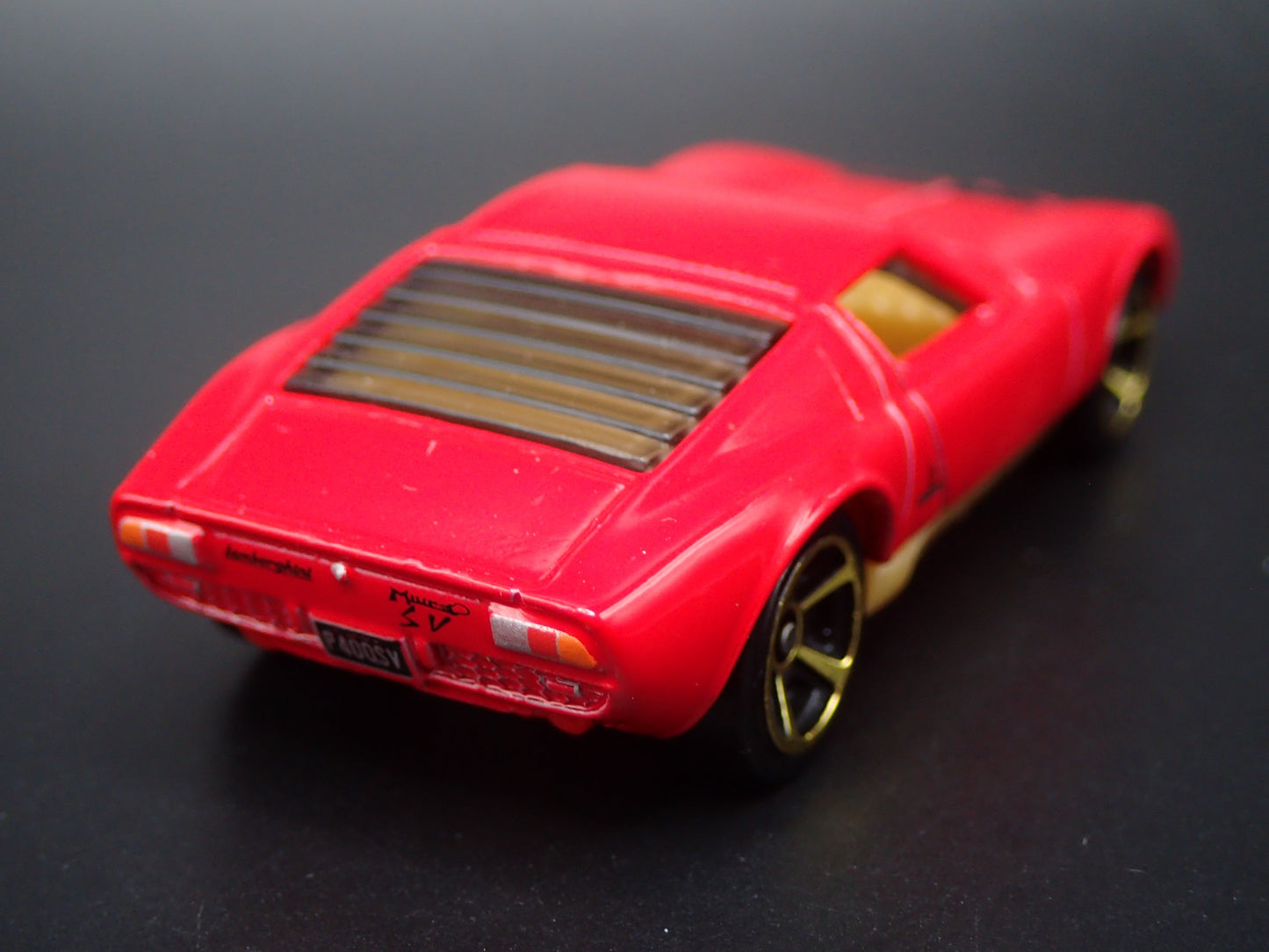 1976-1973 LAMBORGHINI MIURA SV 1:64 SCALE COLLECTIBLE DIORAMA DIECAST MODEL CAR