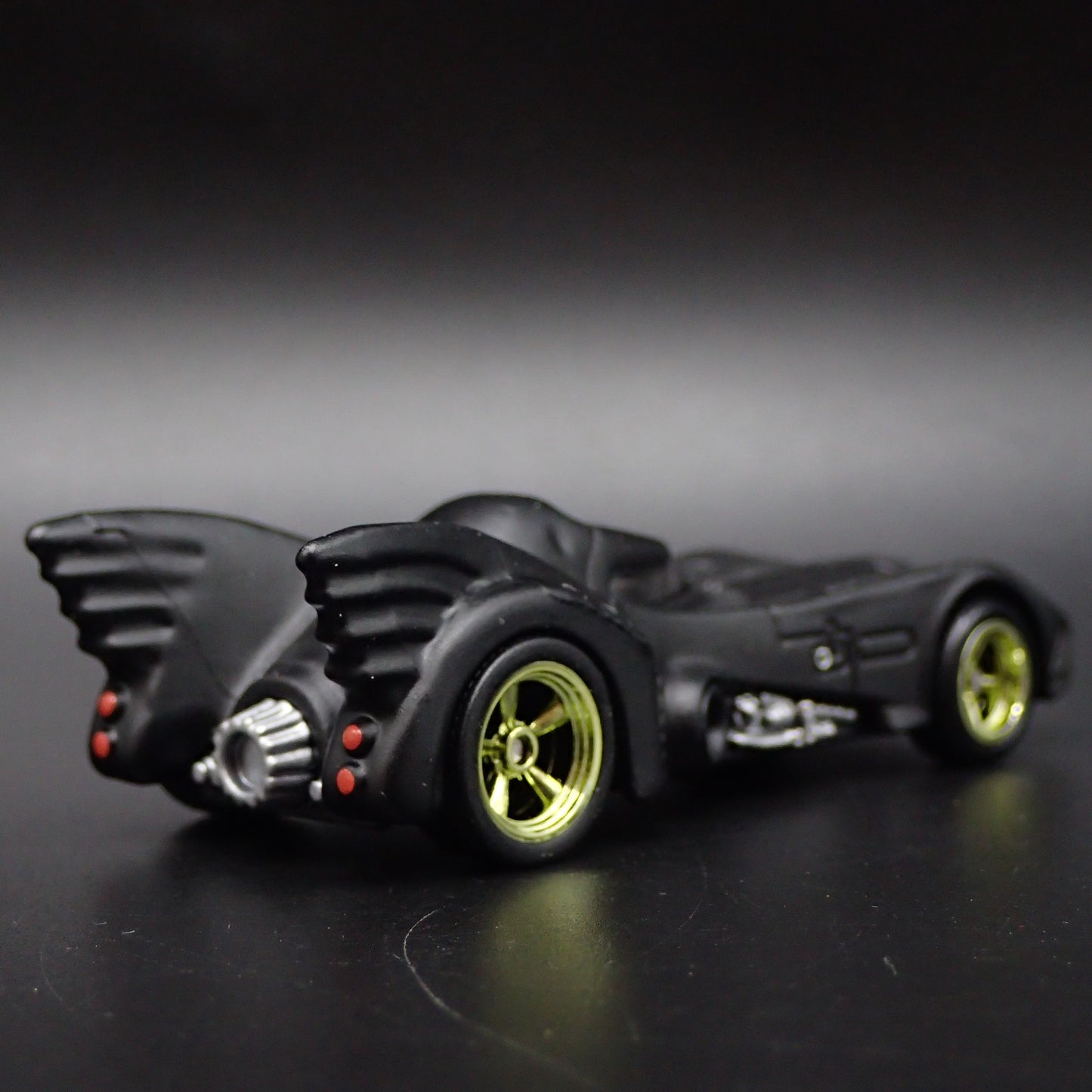 1989 89 BATMAN BATMOBILE MICHAEL KEATON 1/64 SCALE COLLECTIBLE DIECAST MODEL CAR