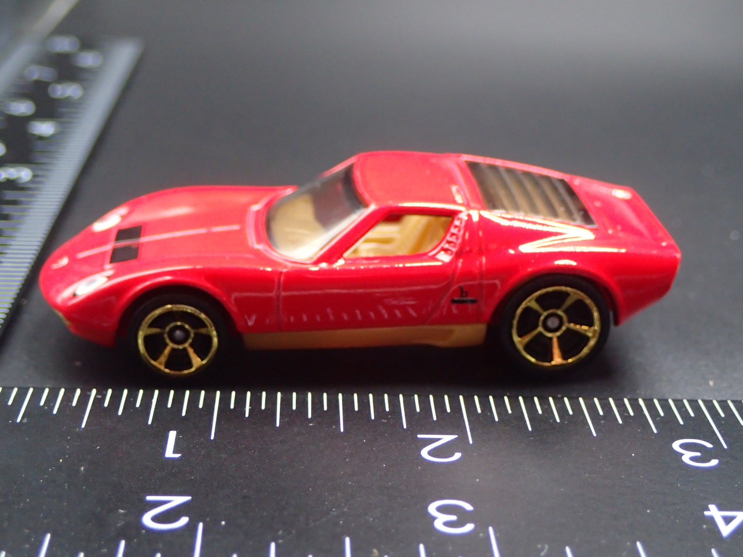 1976-1973 LAMBORGHINI MIURA SV 1:64 SCALE COLLECTIBLE DIORAMA DIECAST MODEL CAR