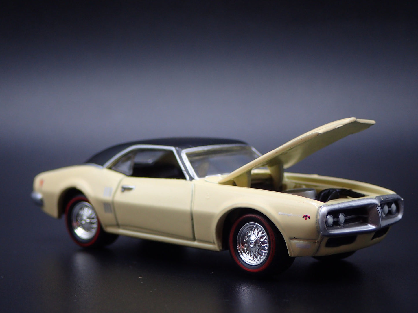 1968 68 PONTIAC FIREBIRD CREAM 1/64 SCALE COLLECTIBLE DIORAMA DIECAST MODEL CAR