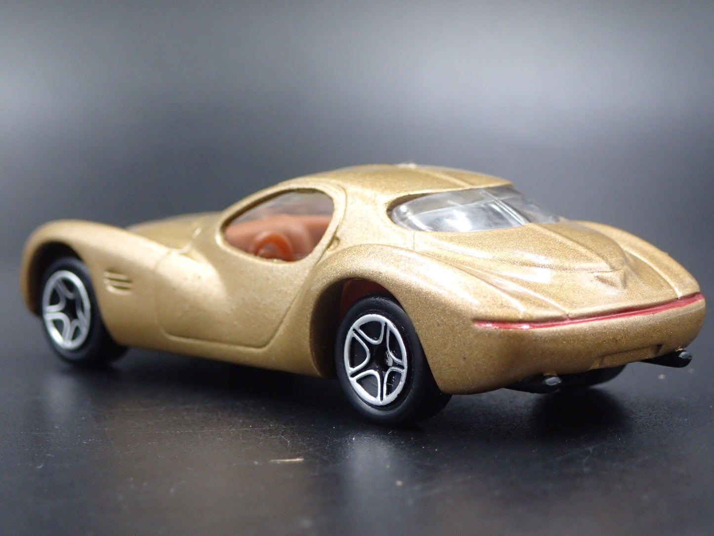 1995 95 CHRYSLER ATLANTIC CONCEPT GOLD 1/64 SCALE COLLECTIBLE DIECAST MODEL CAR