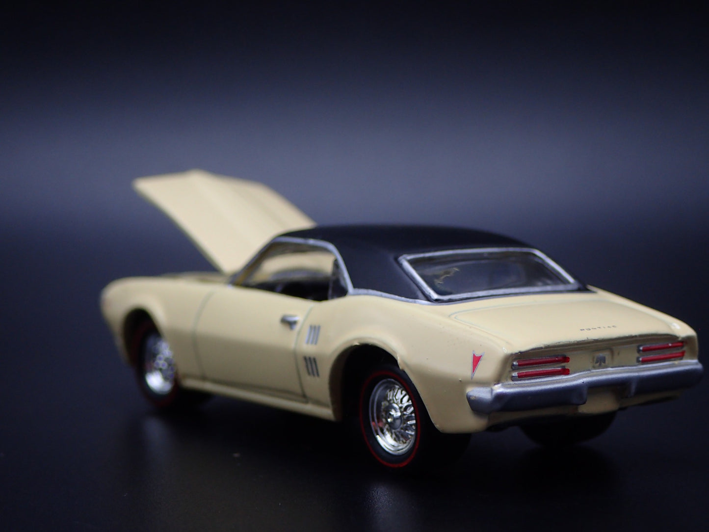 1968 68 PONTIAC FIREBIRD CREAM 1/64 SCALE COLLECTIBLE DIORAMA DIECAST MODEL CAR
