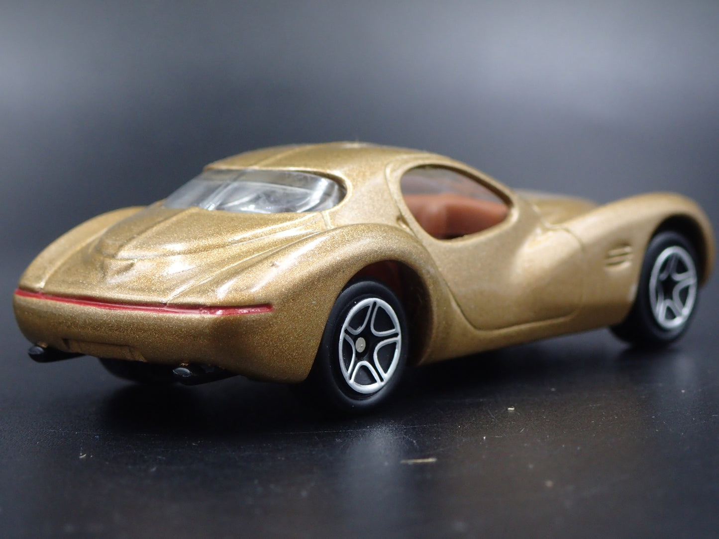 1995 95 CHRYSLER ATLANTIC CONCEPT GOLD 1/64 SCALE COLLECTIBLE DIECAST MODEL CAR