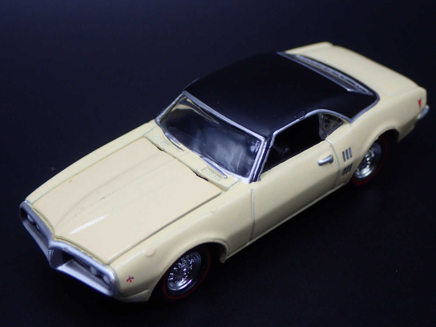 1968 68 PONTIAC FIREBIRD CREAM 1/64 SCALE COLLECTIBLE DIORAMA DIECAST MODEL CAR