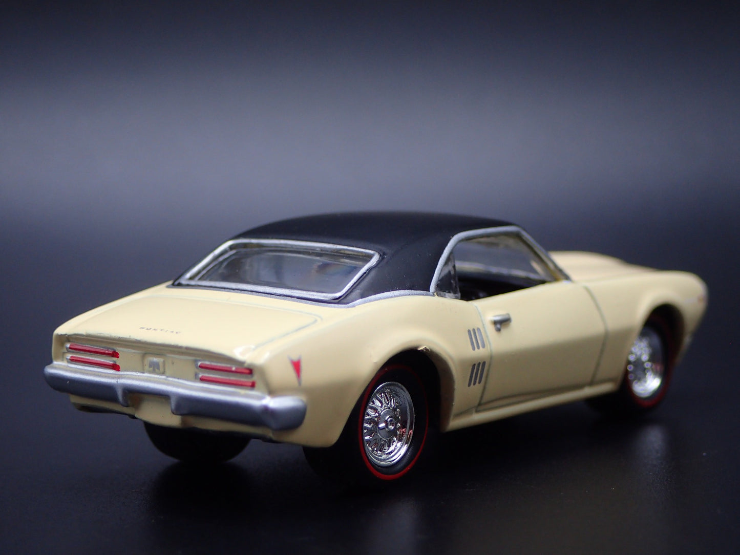 1968 68 PONTIAC FIREBIRD CREAM 1/64 SCALE COLLECTIBLE DIORAMA DIECAST MODEL CAR