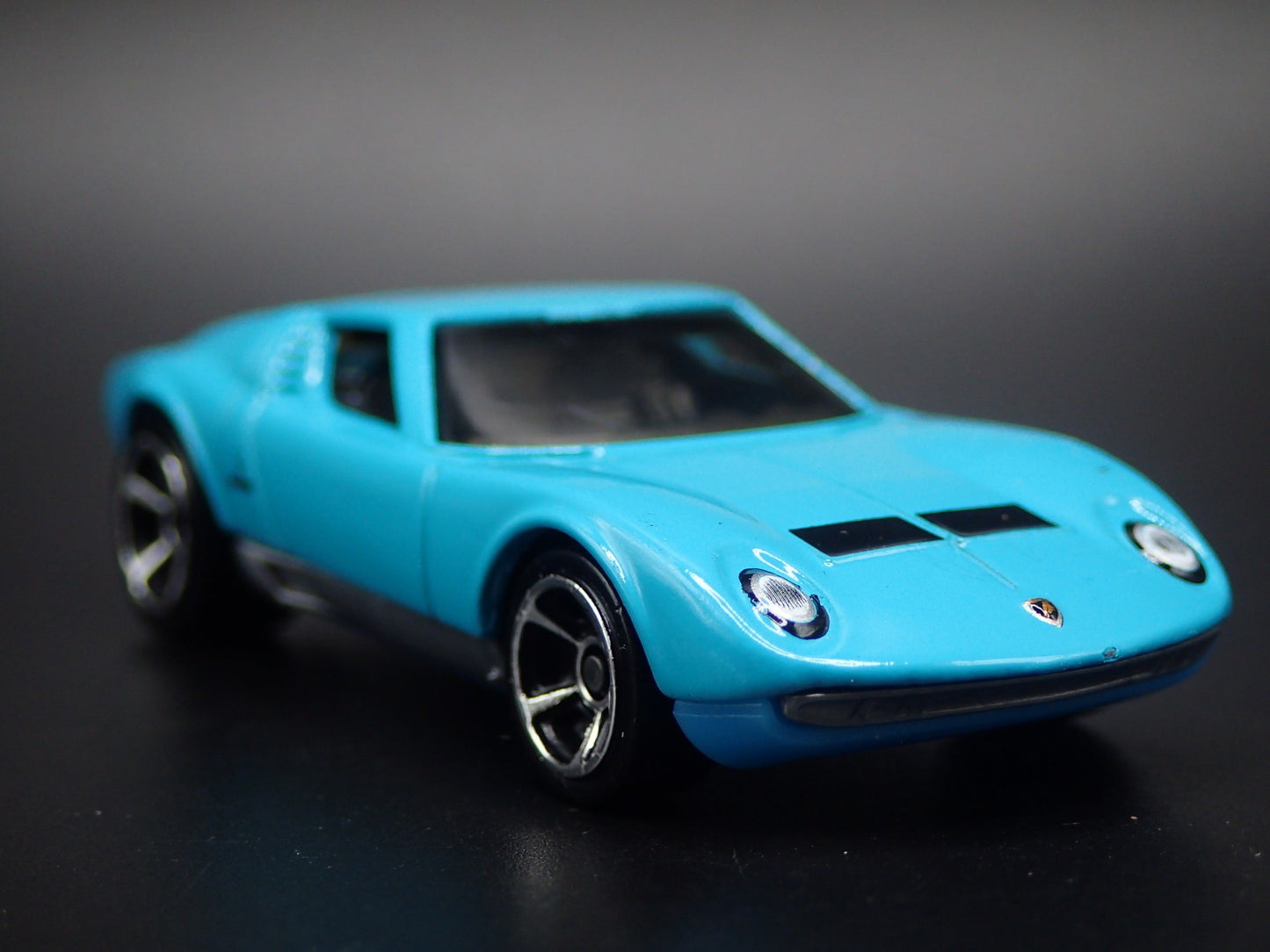 1976-1973 LAMBORGHINI MIURA SV 1:64 SCALE COLLECTIBLE DIORAMA DIECAST MODEL CAR