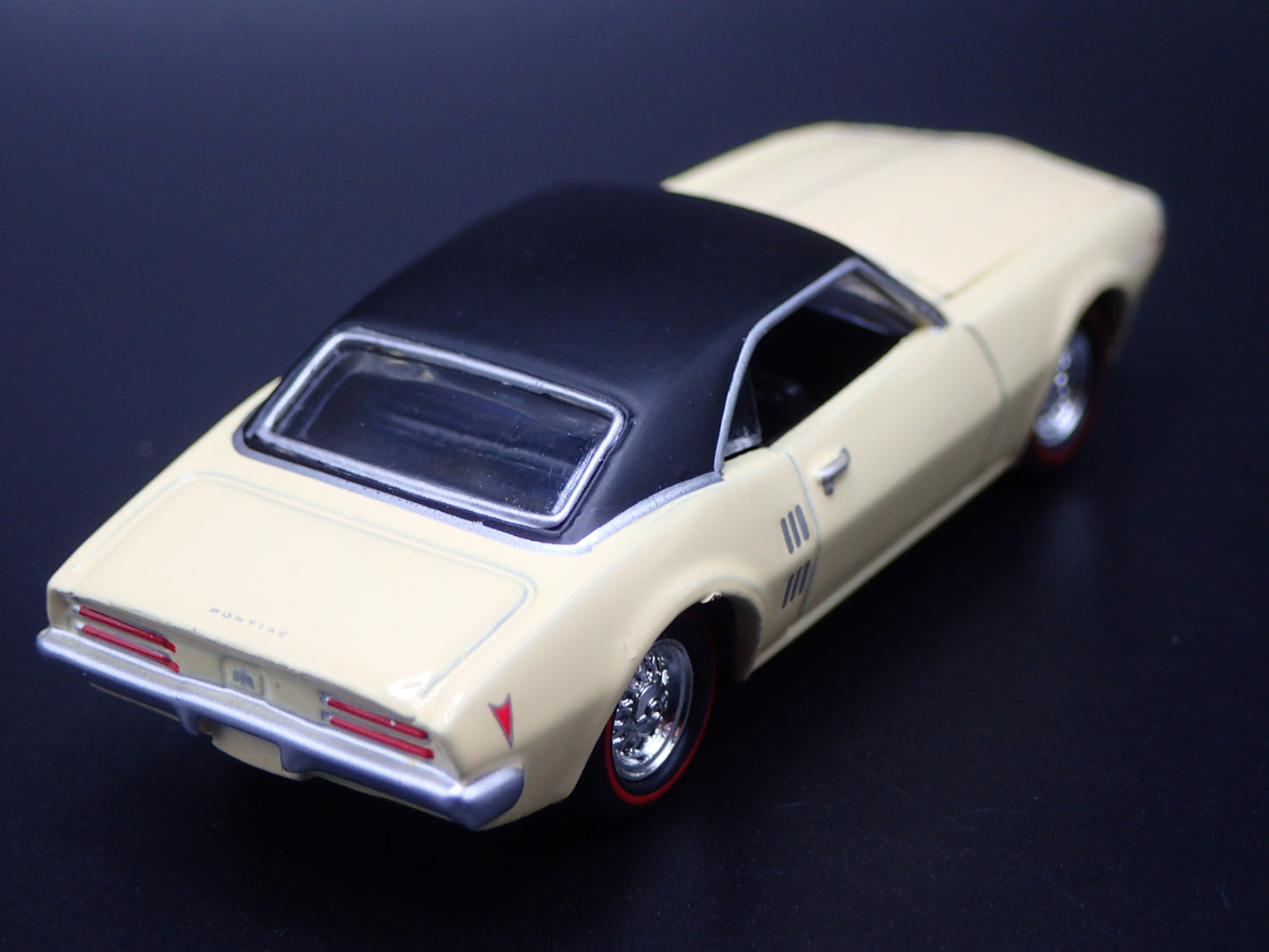 1968 68 PONTIAC FIREBIRD CREAM 1/64 SCALE COLLECTIBLE DIORAMA DIECAST MODEL CAR