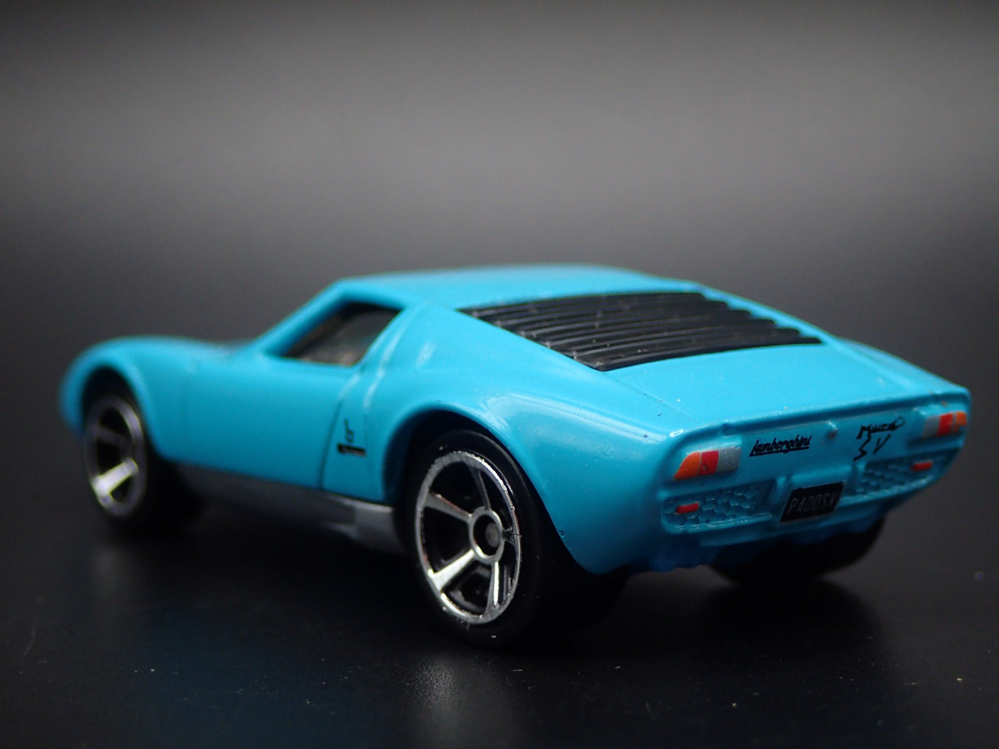 1976-1973 LAMBORGHINI MIURA SV 1:64 SCALE COLLECTIBLE DIORAMA DIECAST MODEL CAR