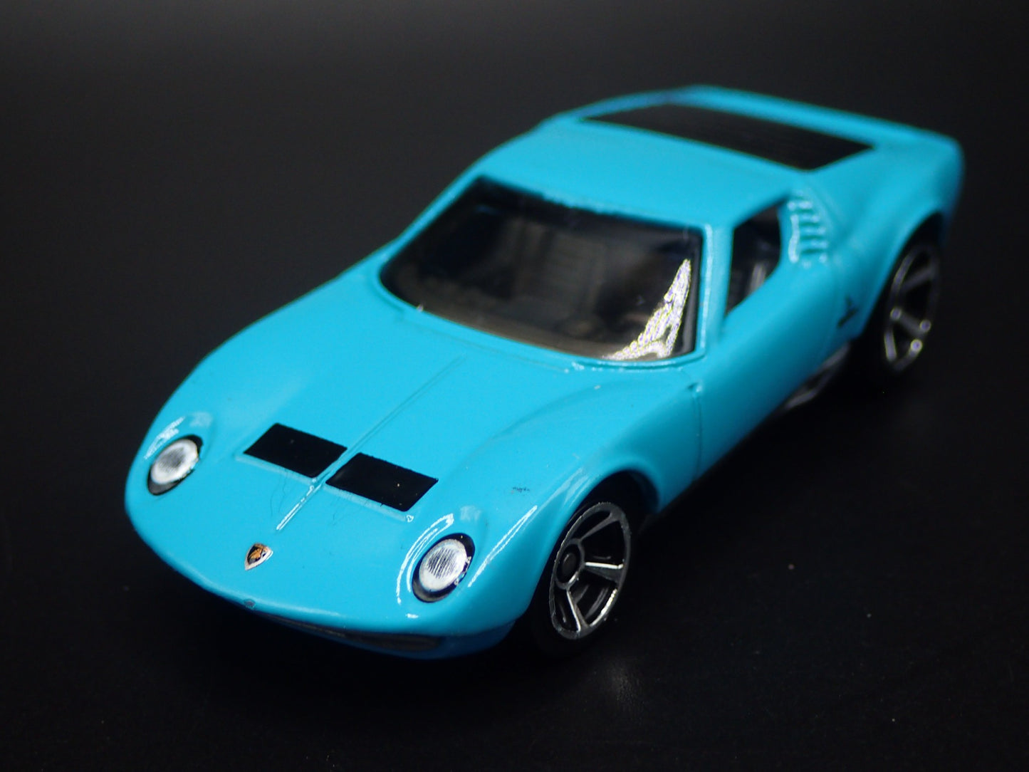 1976-1973 LAMBORGHINI MIURA SV 1:64 SCALE COLLECTIBLE DIORAMA DIECAST MODEL CAR