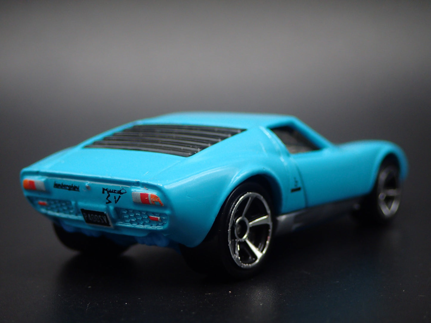 1976-1973 LAMBORGHINI MIURA SV 1:64 SCALE COLLECTIBLE DIORAMA DIECAST MODEL CAR