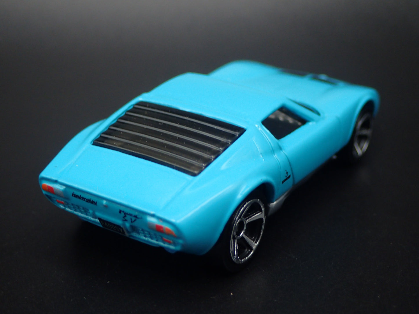 1976-1973 LAMBORGHINI MIURA SV 1:64 SCALE COLLECTIBLE DIORAMA DIECAST MODEL CAR