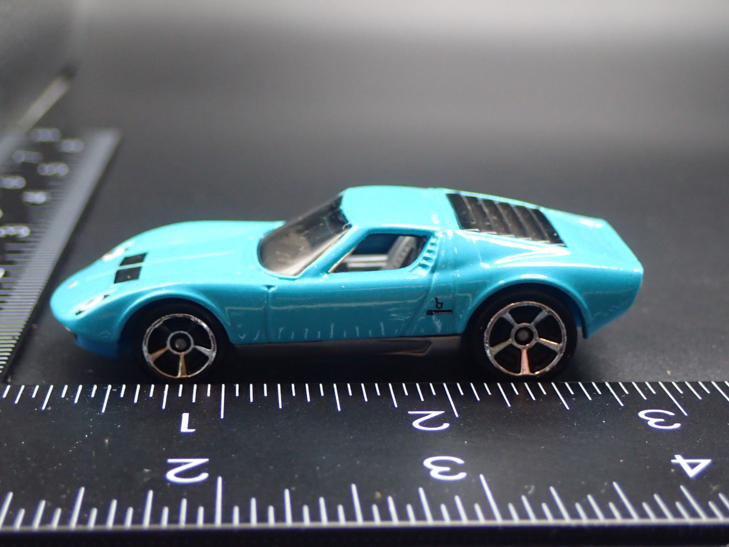 1976-1973 LAMBORGHINI MIURA SV 1:64 SCALE COLLECTIBLE DIORAMA DIECAST MODEL CAR